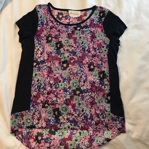 Two by Vince Camuto Floral sheer hi lo top